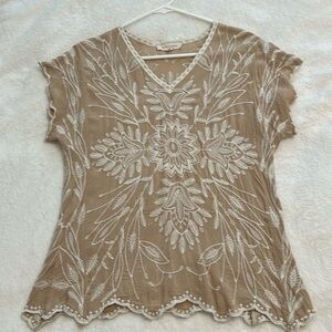 Solitaire embroidered blouse with scalloped hem and sleeves. Size medium